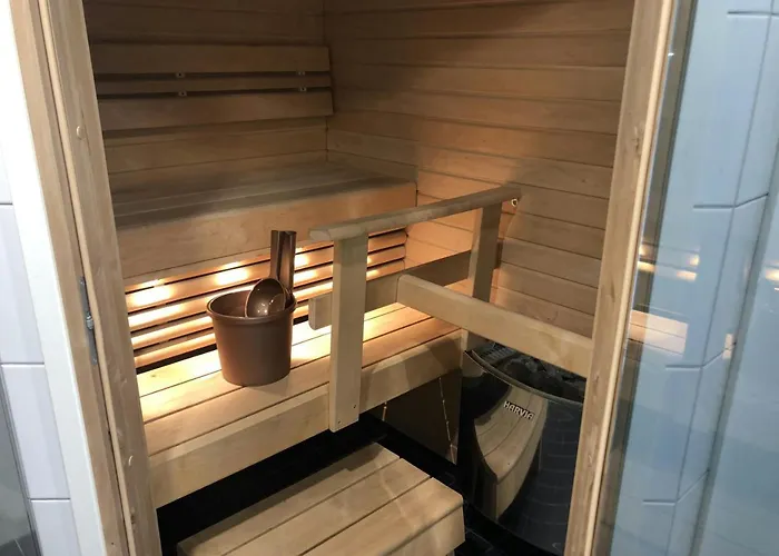 For 3 With Sauna דירה *